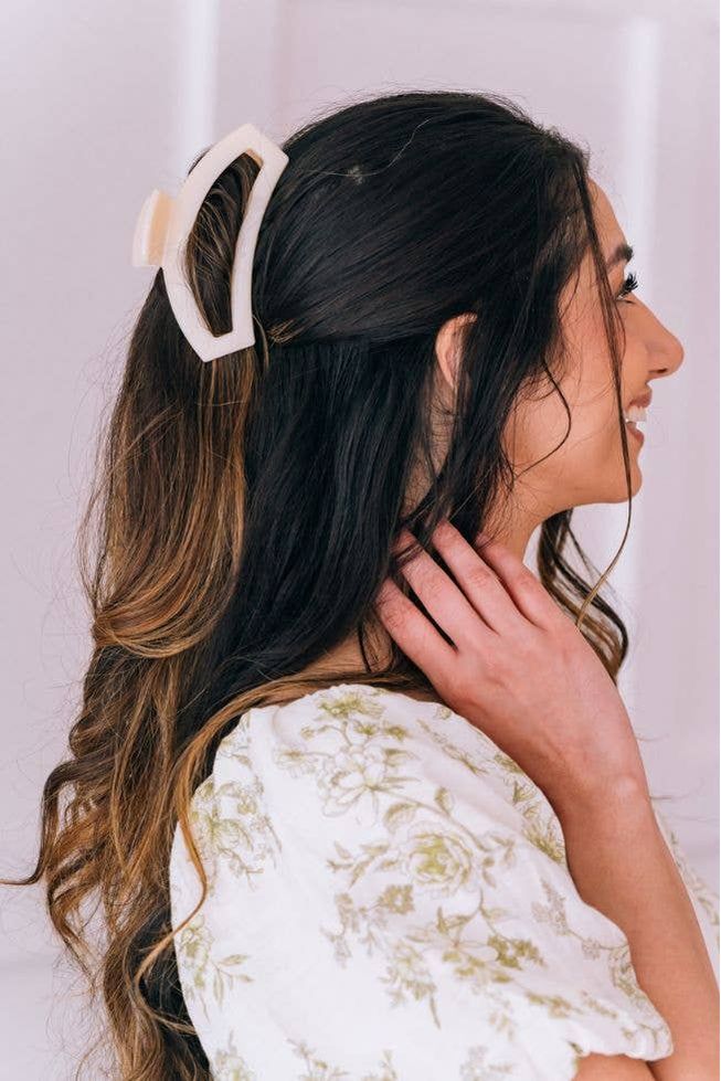 Open Hair Clip | Med. | Almond Beige - Keepsake