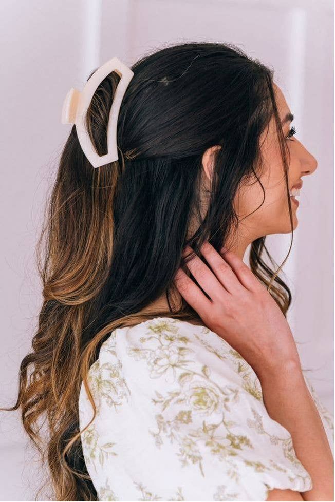 Open Hair Clip | Med. | Almond Beige - Keepsake